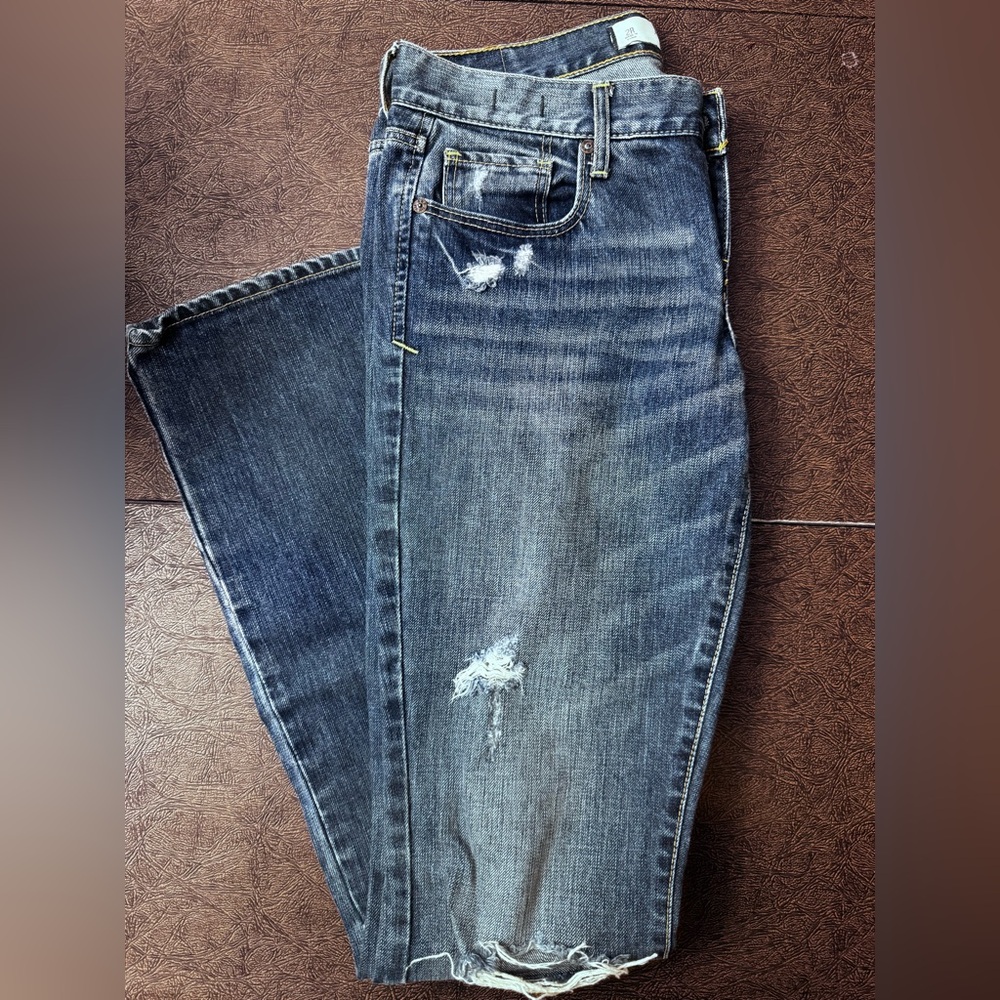 Women’s Abercrombie jeans. Low rise destroyed - Picture 3 of 4